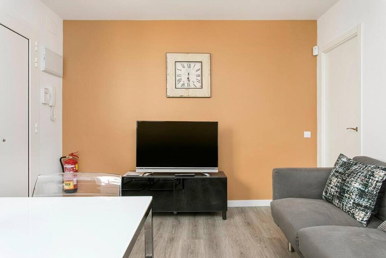 Cozy&New With Terrace L'Hospitalet de Llobregat Exterior foto