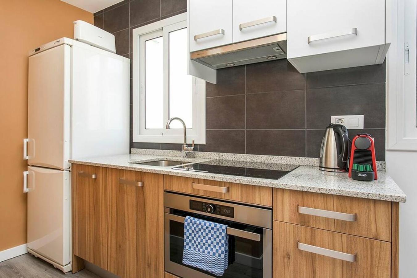 Cozy&New With Terrace L'Hospitalet de Llobregat Exterior foto
