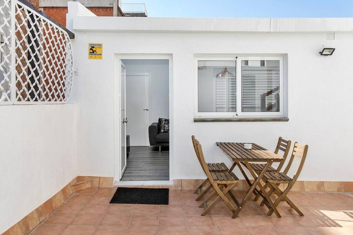 Cozy&New With Terrace L'Hospitalet de Llobregat Exterior foto